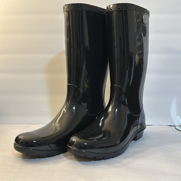 UGG SHAYE RAIN BOOTS IN EXCELLENT CONDITION LIKE NEW - Picture 5 of 9